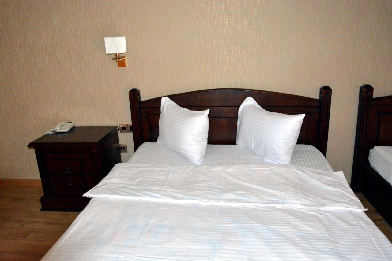 Deluxe Hotel Ganja Esterno foto