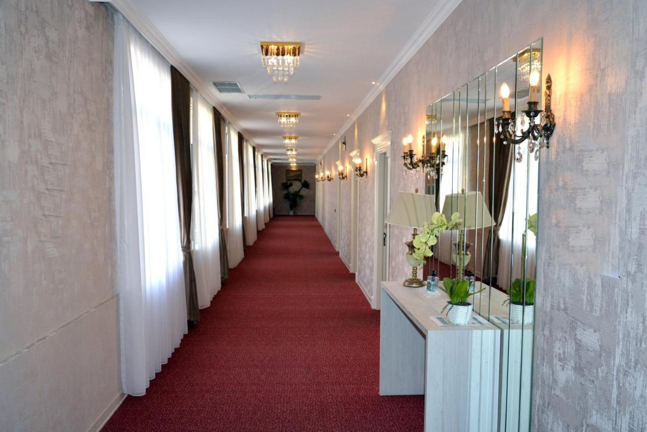 Deluxe Hotel Ganja Esterno foto