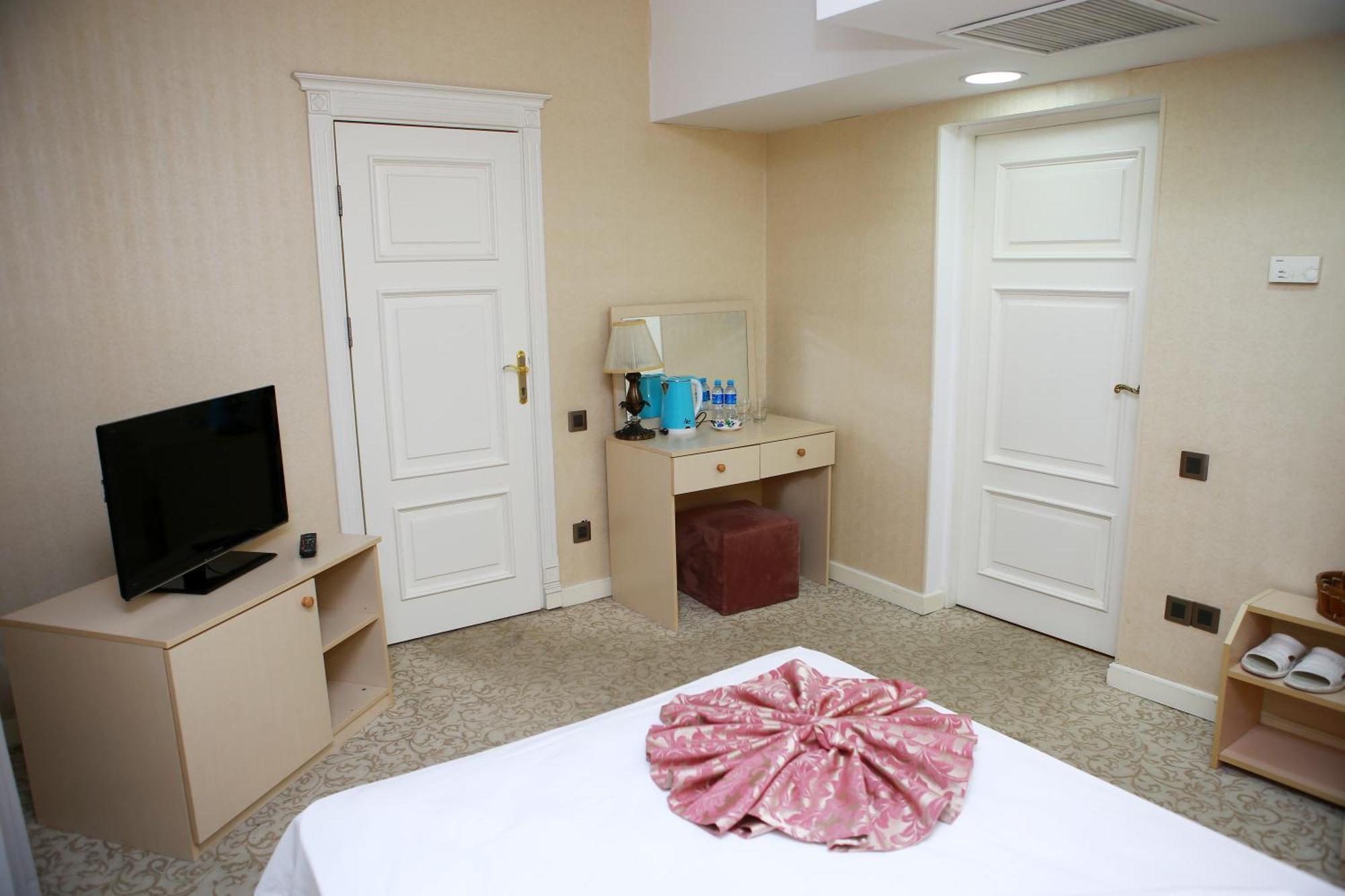 Deluxe Hotel Ganja Esterno foto